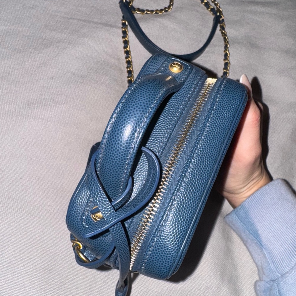 CHANEL Filigree VERTICAL RARE - Picture 4 of 7